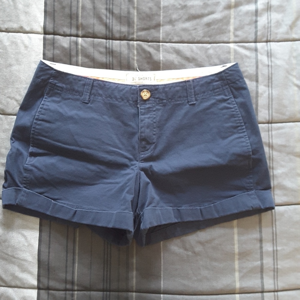 Old Navy khaki shorts size 6
